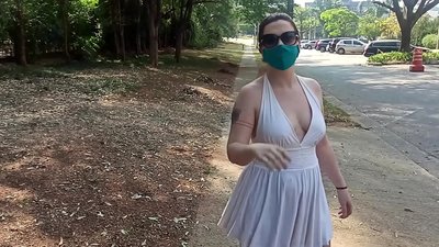 Ommaviy yalang‘ochlik: rossiyalik qiz Rio-de-Janeyro ko‘chalarida kiyimlarini yechmoqchi bo‘ldi. U deyarli hibsga olindi.