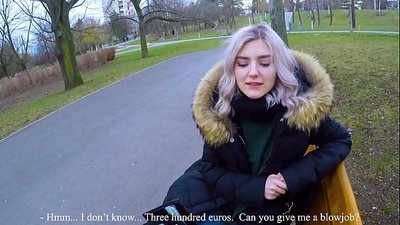 Pul uchun notanish odamning issiq sutini yutadi - parkda Eva Elfi tomonidan blowjob